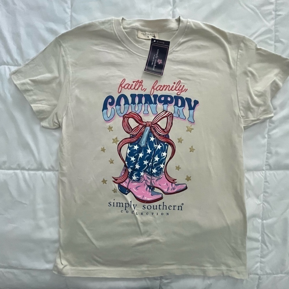 Simply Southern “Faith Family Country” Tshirt. Size Medium.